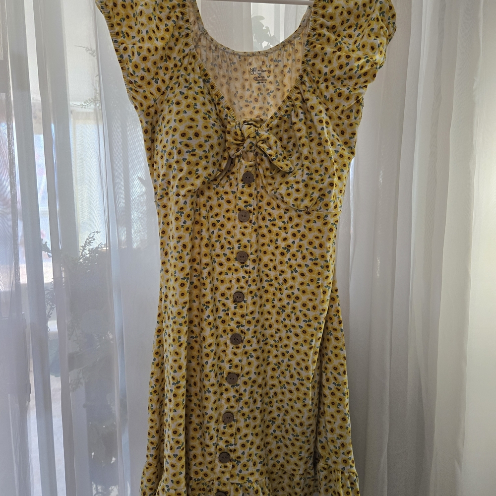 NOBO Yellow Sunflower Print Scoop Neck Top